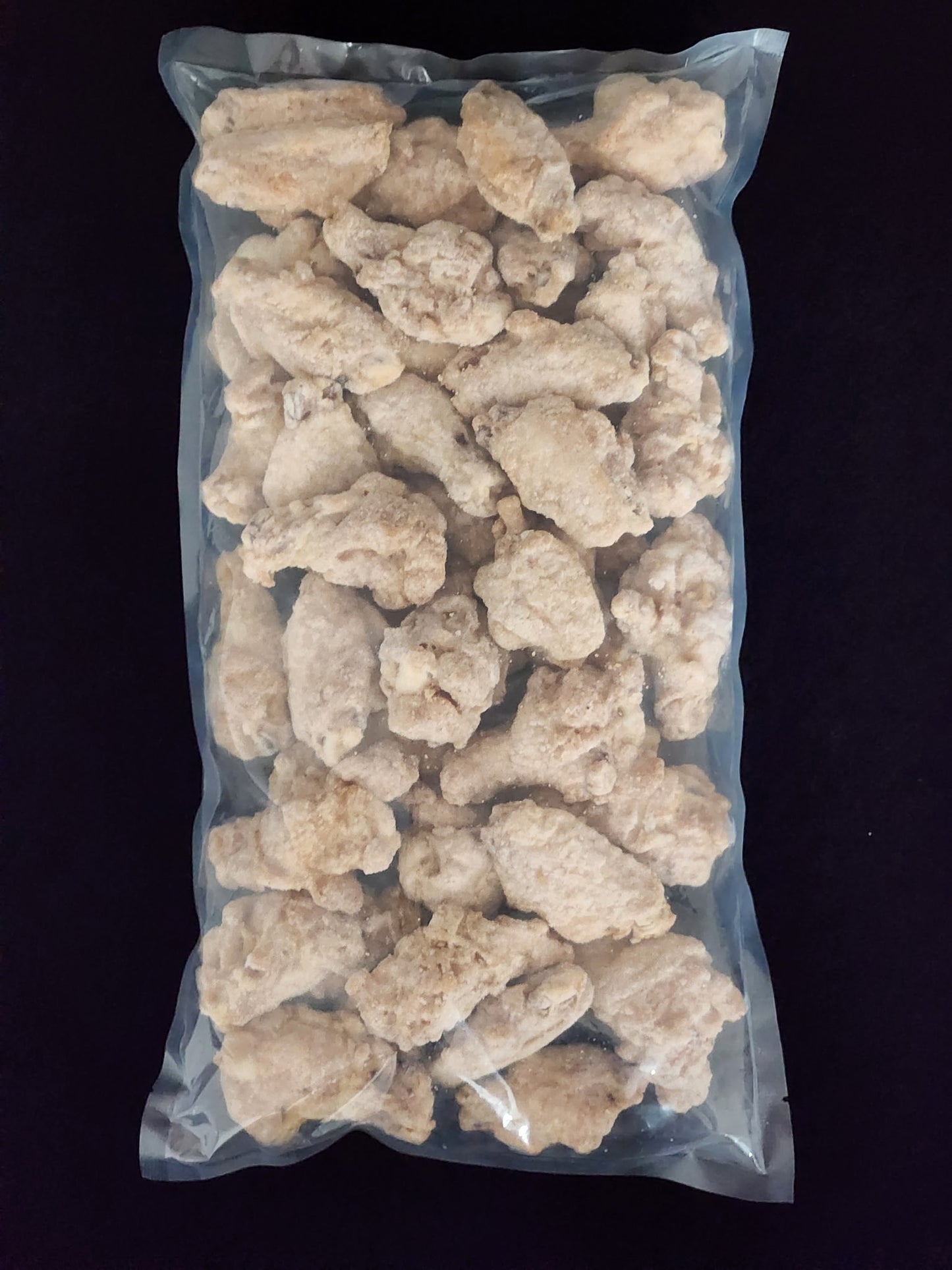 Seasoned chicken wings sprinkled with spices, cut into breaded and cooked - 2kg