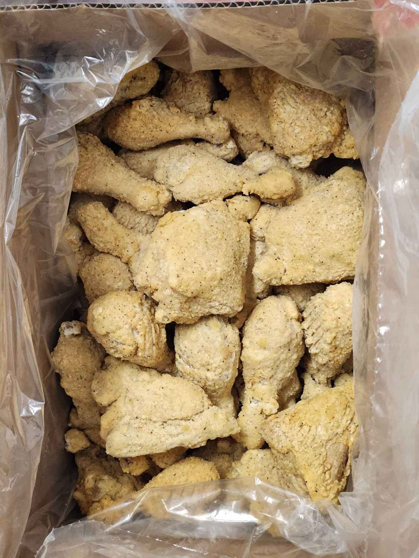 Pilons et hauts de cuisse de poulet dépecés et panés de style Sud Ouest / Southern Style Breaded Drum & Thigh Chicken Pieces - Boite 4kg