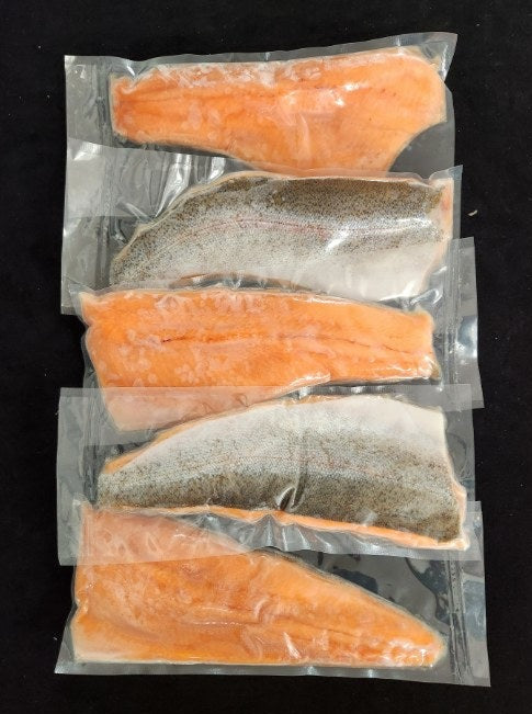 Filets de truite Arc-En-Ciel / Rainbow trout fillets - 908g / 2 lb
